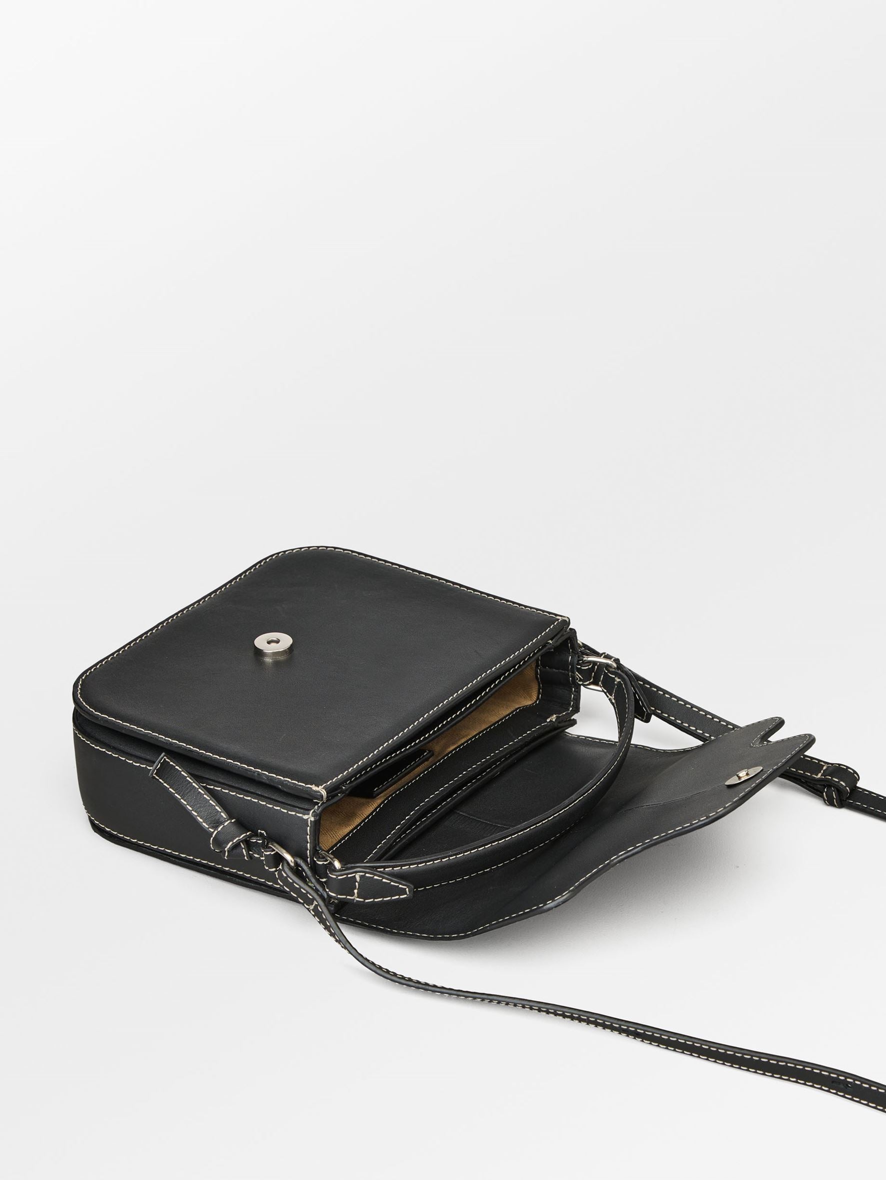 Glossy Iris Leather Crossbody Bag - Black OneSize BeckSöndergaard