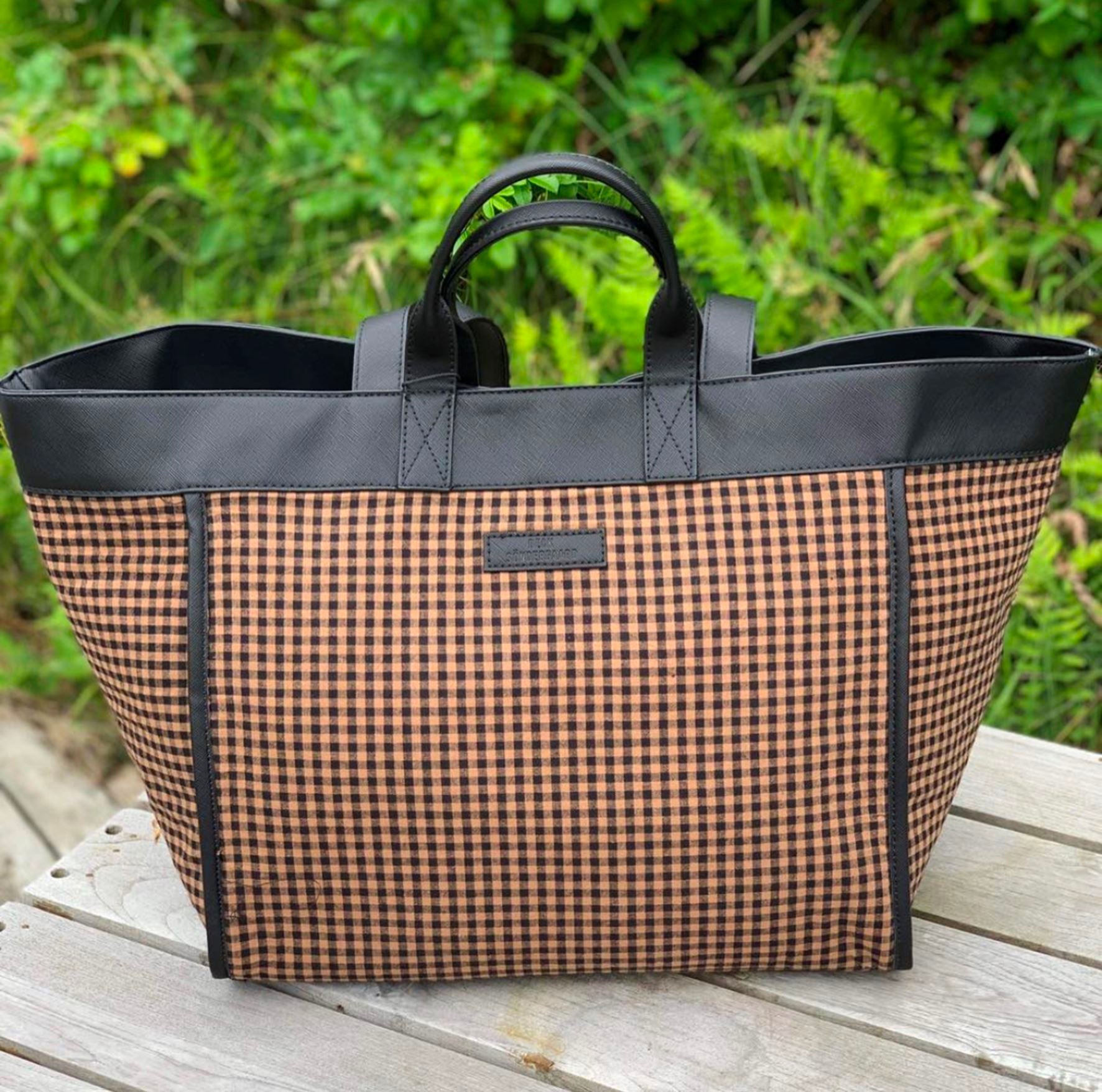 OOTD: Twinning Sisters | Chanel handbags, Mulberry bag, Bags