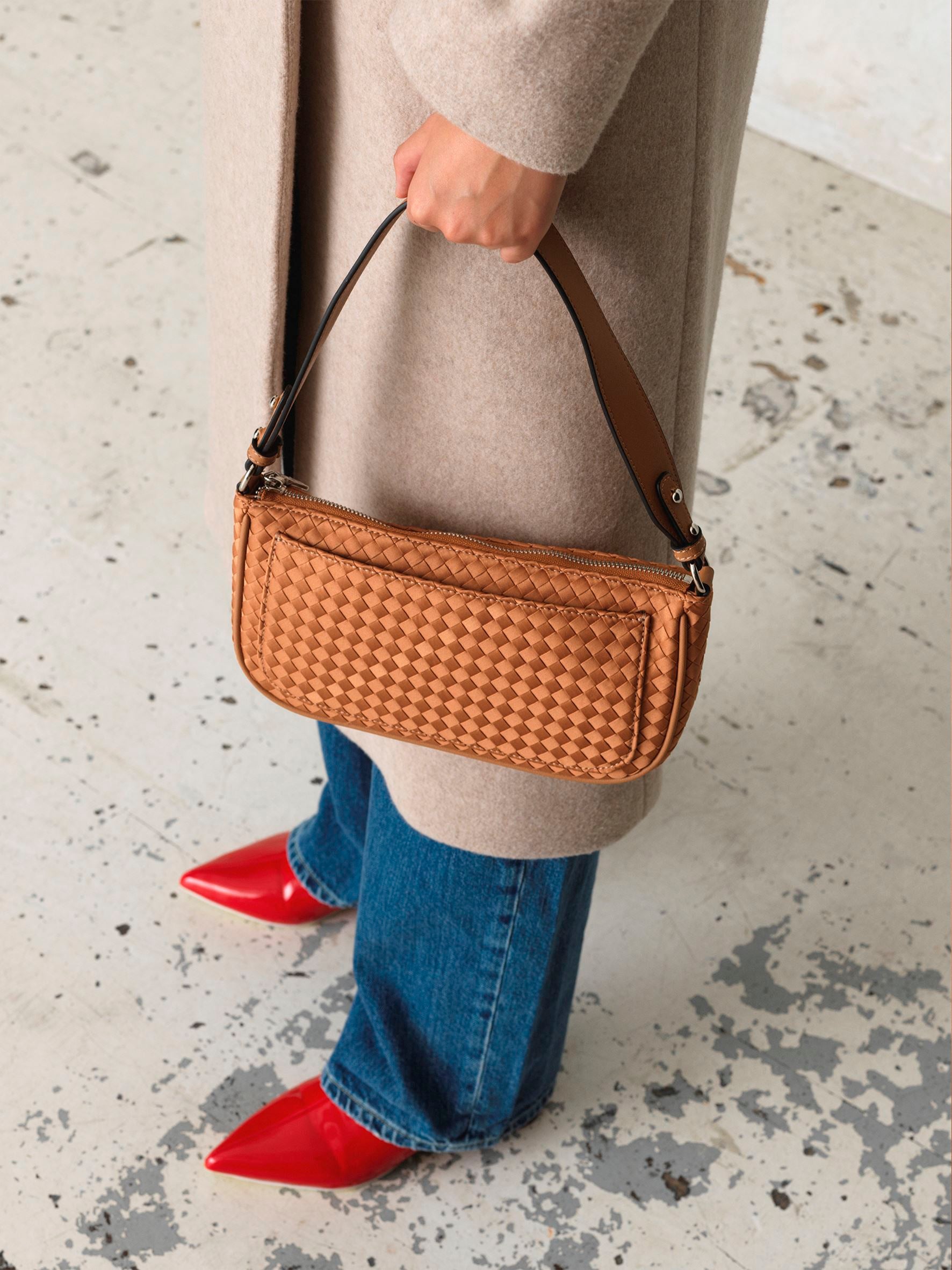 Fossil Monica Women's Sling Bag (Camel) (SL5076235) : Amazon.in: Shoes &  Handbags